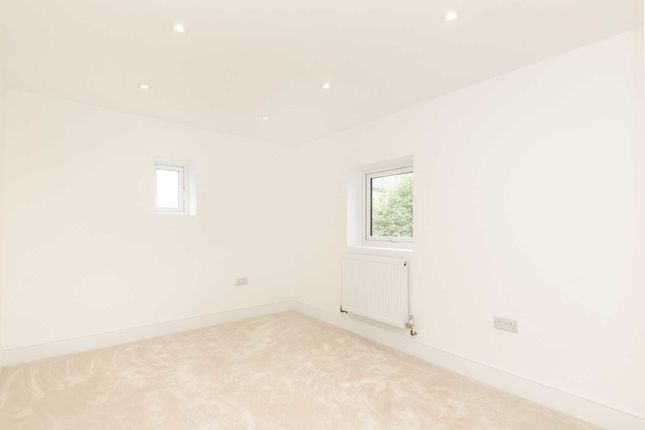 Flat for sale in Hetley Road, London