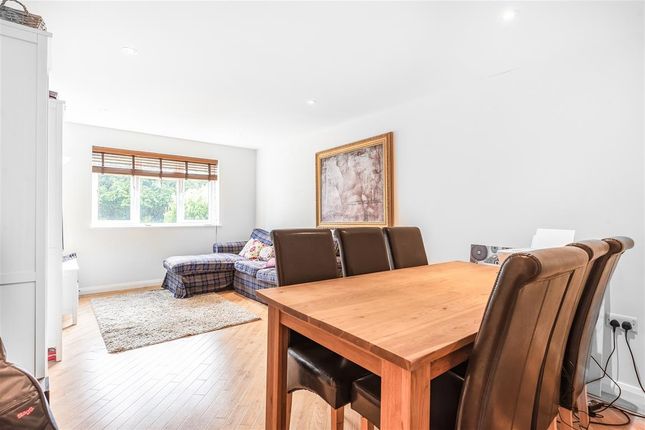 1, Thorntree Drive, Tring photo 3