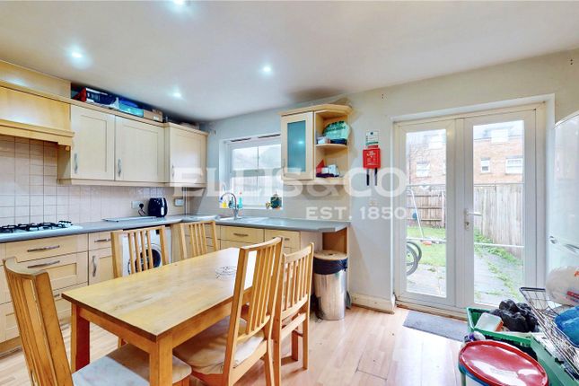 19, Chilcott Close, Wembley photo 4