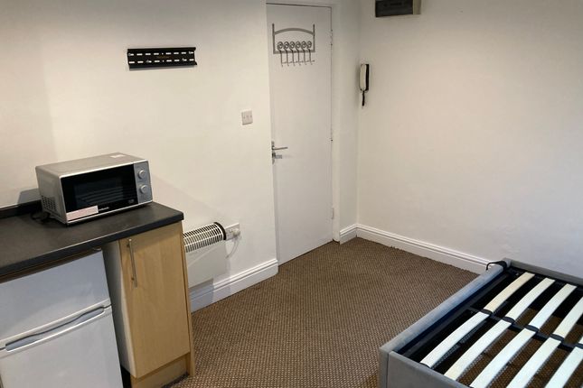 Flat 8, 5-7, High Street, Stone photo 3
