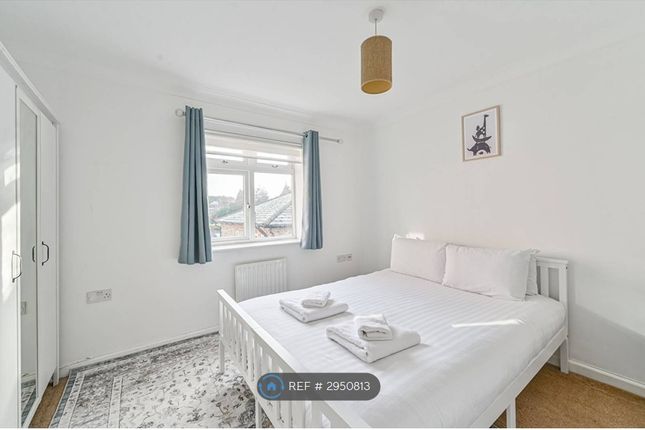 Flat, Osprey Close, Bromley photo 3