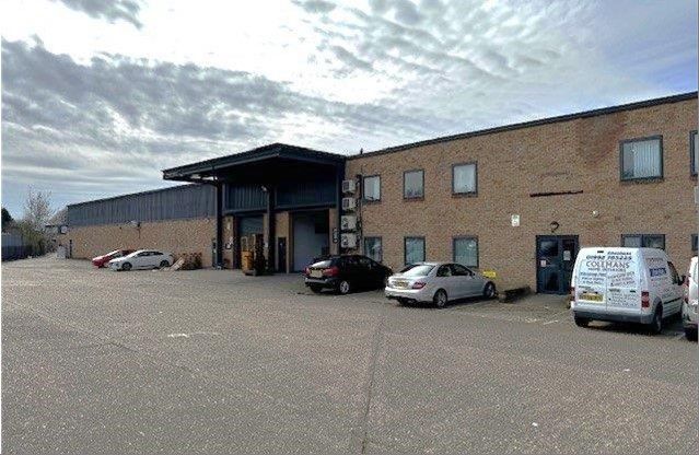 Warehouse to let in Windmill Lane, Cheshunt