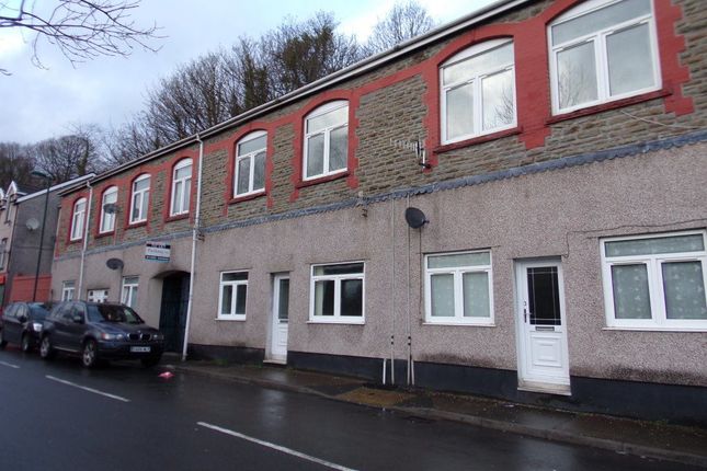 Flat to rent in High Street, Llanhilleth, Abertillery