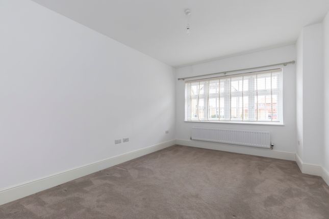42, Burnet Drive, Cheltenham photo 4