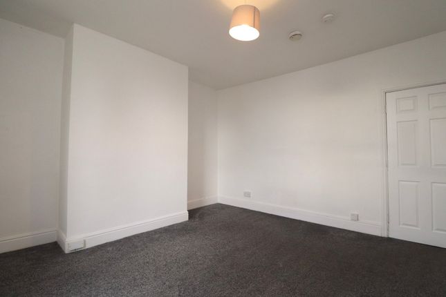 Flat 2, 6, Southfield Mount, Leeds photo 5