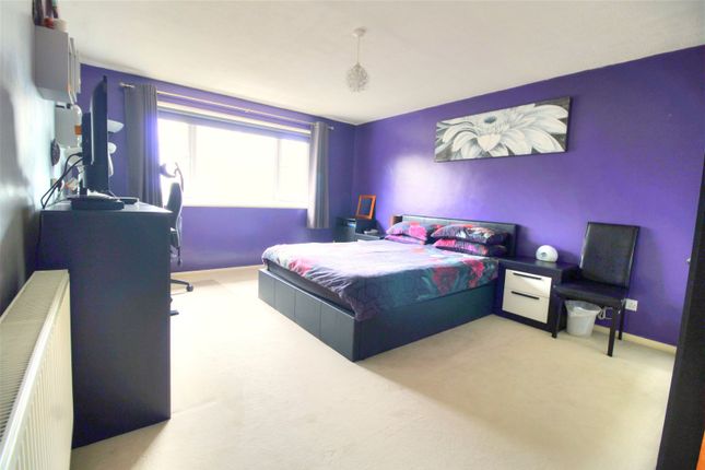 Flat for sale in Kings Avenue, Eastbourne