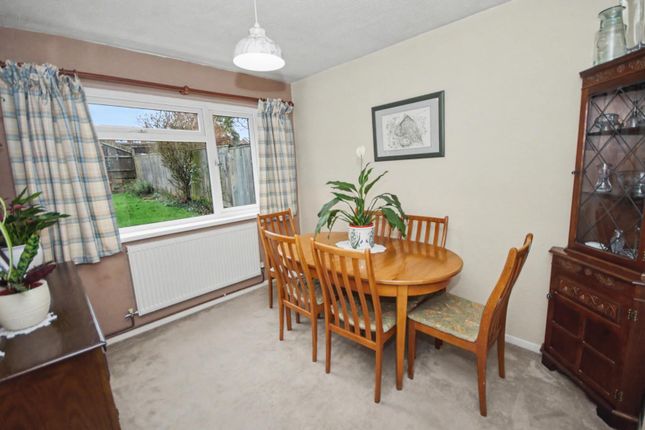 27, Milbury, Northampton photo 3