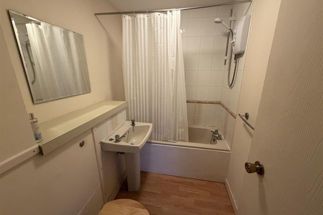 31, Wellington Court, Weymouth photo 4