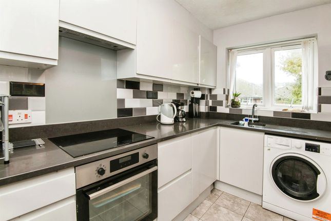 Flat 37, Cloverdale Court, Anning Road, Lyme Regis photo 4