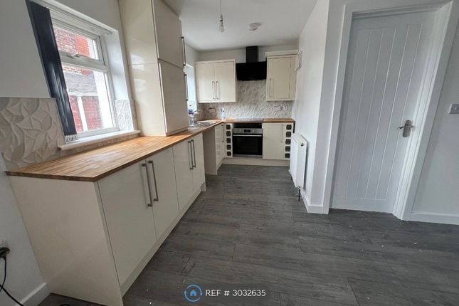 Flat  A, Wakefield photo 4