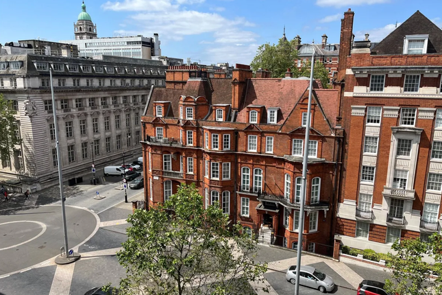 Flat for sale in Princes Gate, London