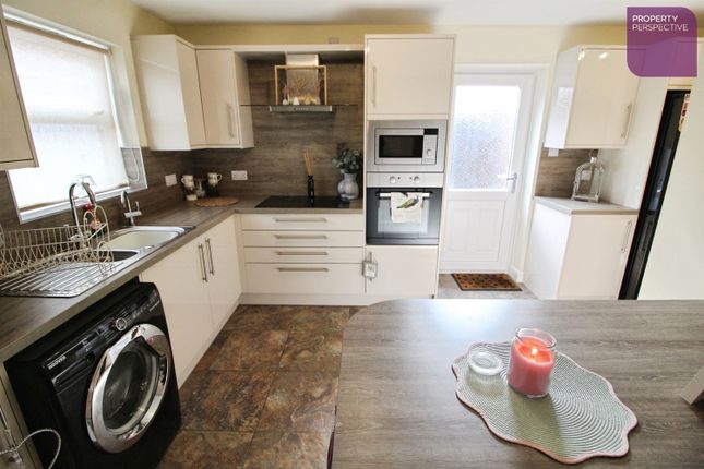 2, Sea View Close, Whitby photo 3
