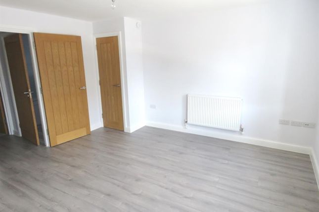 Flat 4, 420, Lymington Road, Highcliffe photo 2