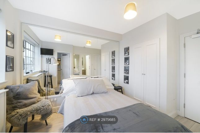 Studio flat on Chelsea Cloisters, Sloane Avenue, London, £2,500/mo