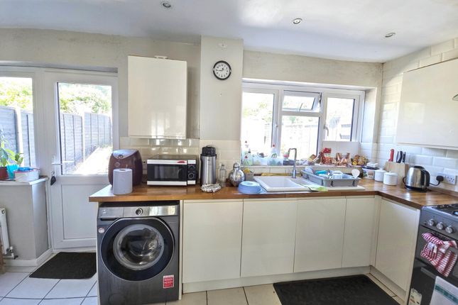 39, Wren Way, Farnborough photo 4