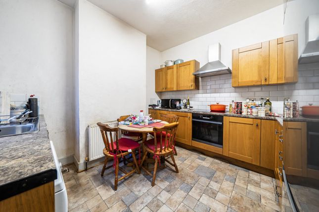 61, Shalimar Gardens, Acton photo 4