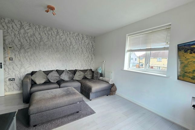39 Varcoe Gardens, London photo 2