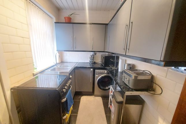 15 St. Leonards Grove, Bradford photo 5
