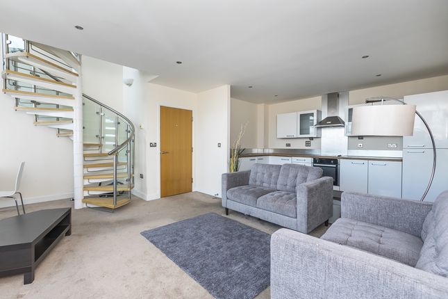 Duplex to rent in Seagull Lane, London