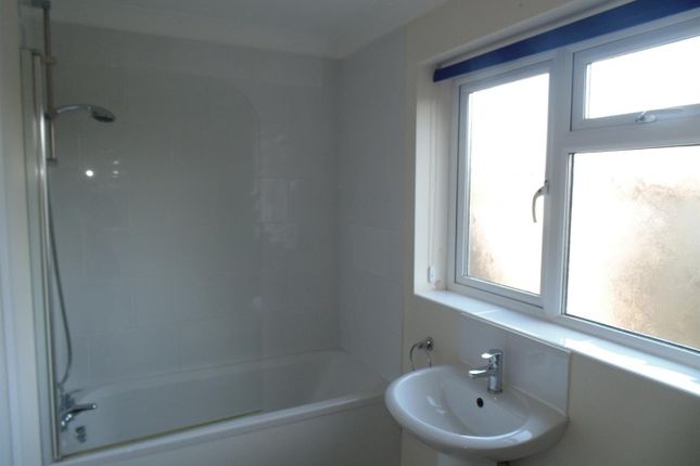 58, Coleford Bridge Road, Camberley photo 4