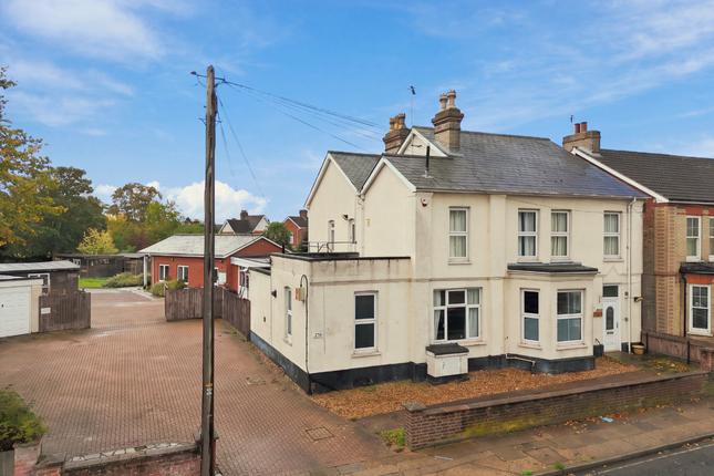 10-bed detached on Felixstowe Road, Suffolk, £775,000