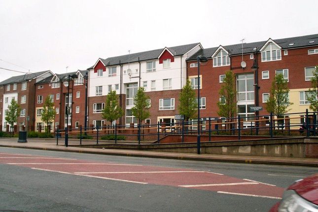 Flat to rent in Sugar Mill Square, Salford