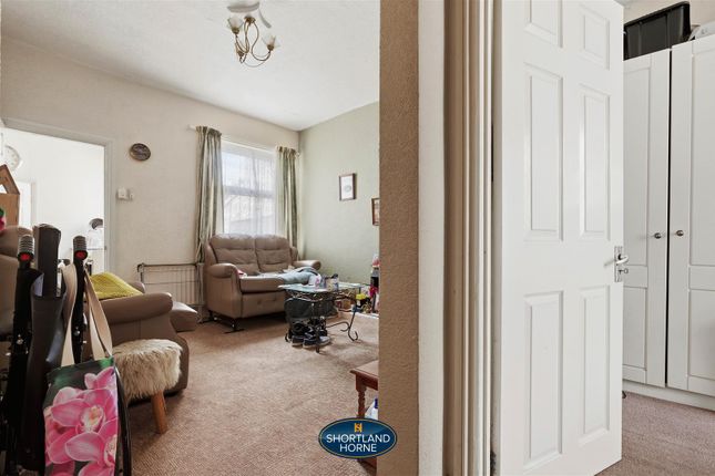 61, Waveley Road, Coventry photo 4