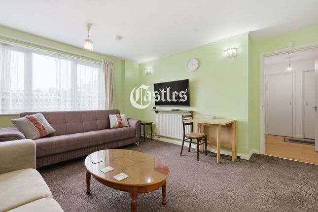 Flat 2, The Roundway, London photo 3