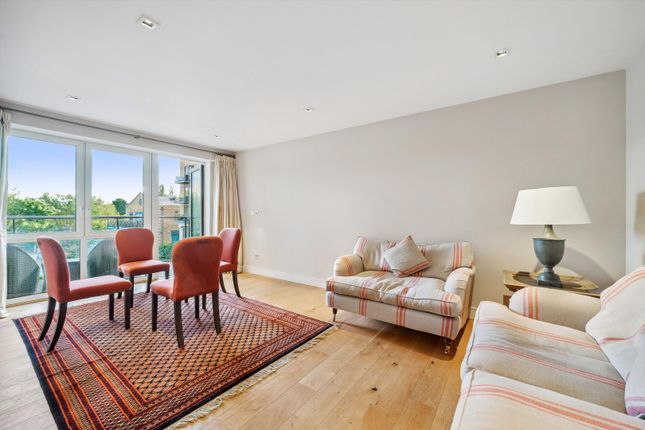 Flat to rent in Kew Bridge Road, Brentford