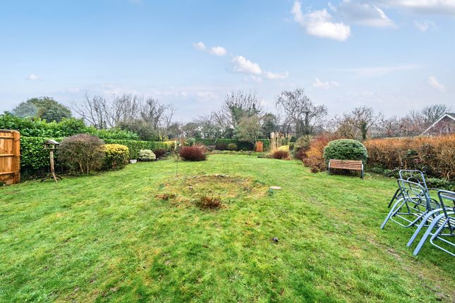 28, Crabtree Close, Beaconsfield photo 2