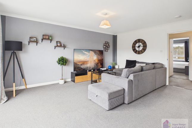 29, Eaglesham Court, Hairmyres, East Kilbride photo 3