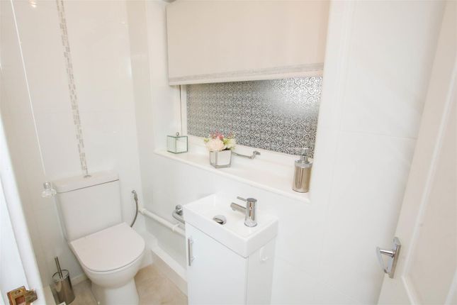 2, Manse Close, Doncaster photo 4