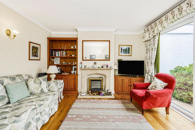 186, Forest Edge, Buckhurst Hill photo 2