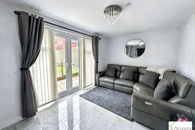 79 Blue Lake Close, Ebbw Vale photo 2