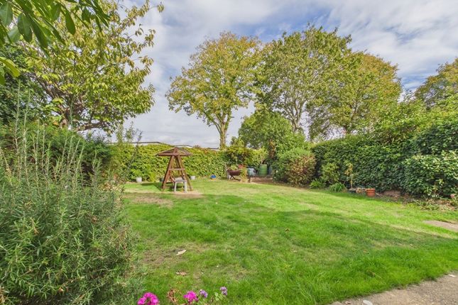 205 Abbotts Drive, Stanford-Le-Hope photo 4
