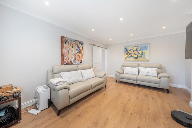 James Road, Camberley photo 4