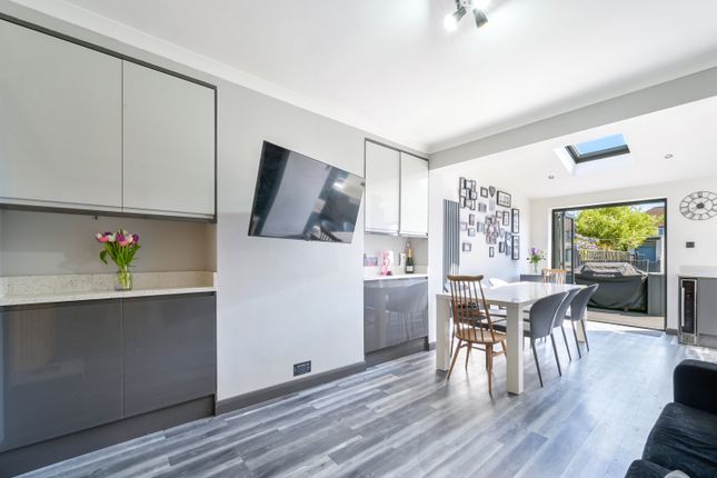 43, Thurleston Avenue, Morden photo 3