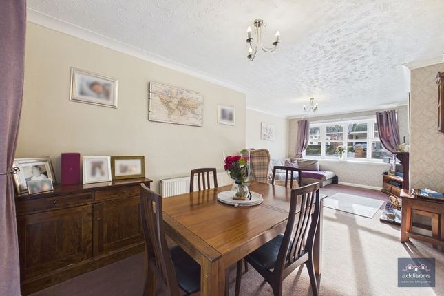 18, Lawns Avenue, Wigan photo 3