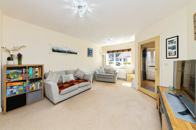 9, Oaks Close, Kent photo 3