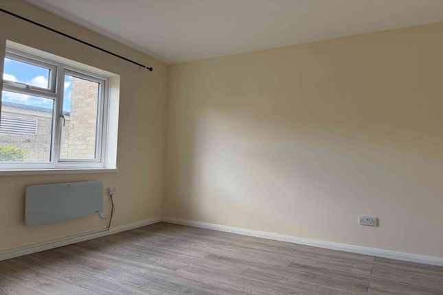 Kingston Road, Leatherhead photo 4