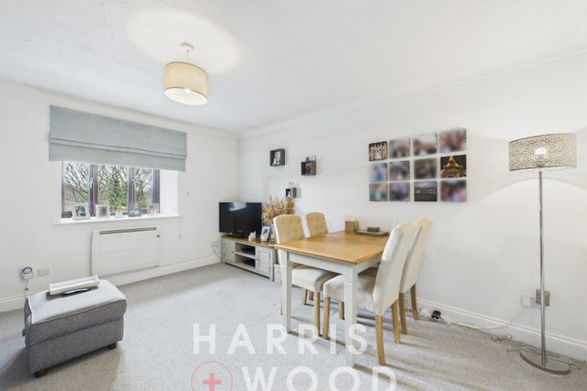 5 Heriot Way, Great Totham, Essex photo 2