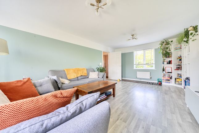 16, Laxton Way, Bedford photo 4