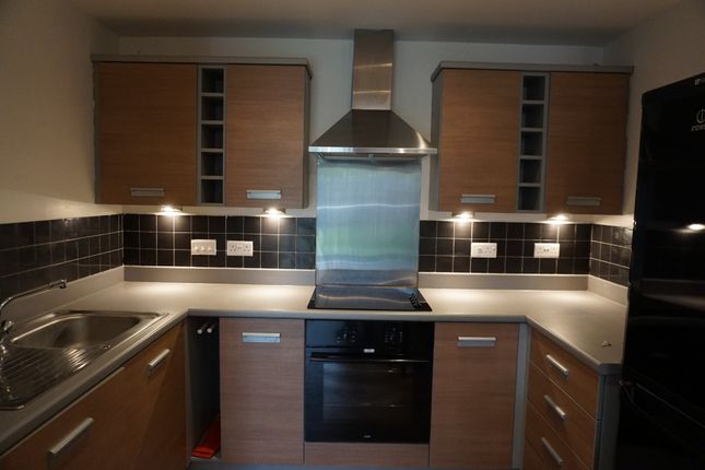 72, Bouverie Court, Leeds photo 4