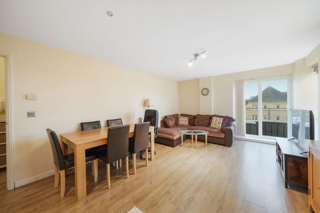 2-bed flat on Odette Court, Station Road, Borehamwood, £310,000