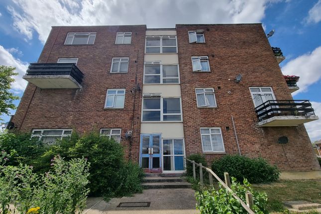 Thumbnail Flat for sale in Hollyfield, Harlow
