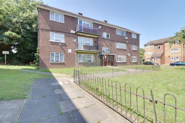 Flat for sale in Stirling Close, Rainham