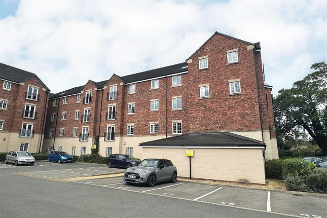 Flat for sale in College Court, Dringhouses, York