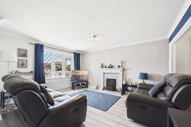 1 Ledbury Drive, Reading photo 3