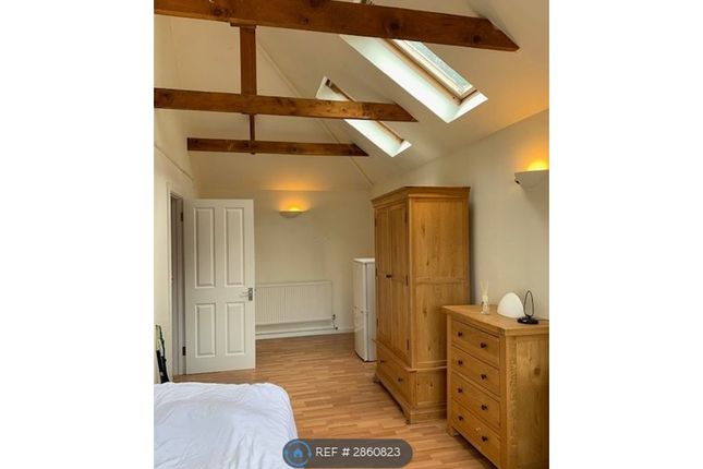 Burdon Lane, Cheam, Sutton photo 5