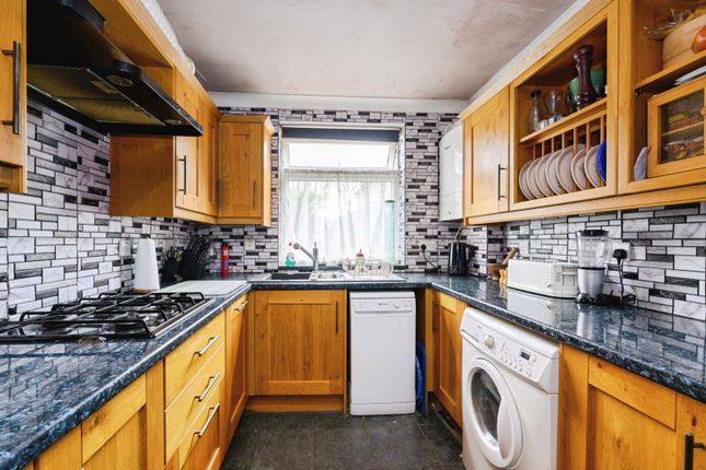 5 Ringstead Court,, Ringstead Road, Sutton photo 2